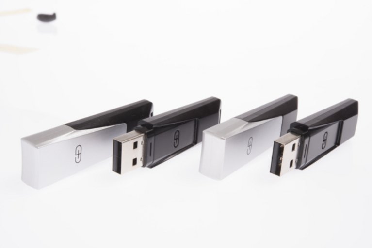 Four StarSign Crypto USB tokens with and without lid